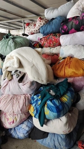 长期出售旧衣服黑料，黑料，现货6.8米一车，货在江苏扬州