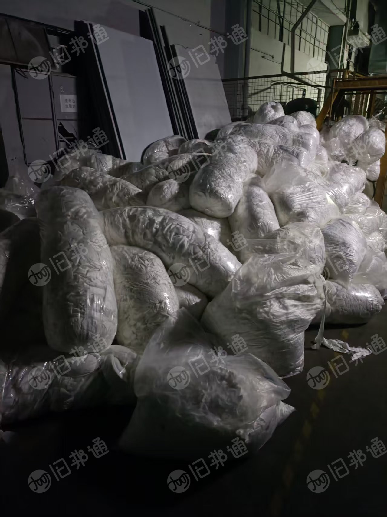长期出售开花布，尼龙造粒布。全部都是白色的，厂在广东东莞