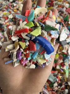 出售日杂丙料、全浮过风选花丙、白丙、黑丙、汽车保险杠、水马，生产600吨 