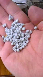 长期出售水洗乳白袋颗粒,过120目三张,现货一挂车
