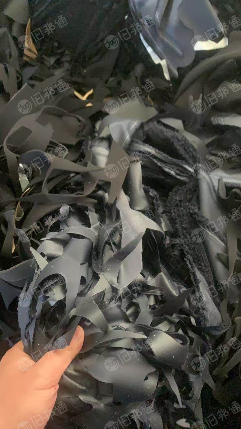 长期出售灰色,黑色的涤纶箱包布,涤纶里布,现货十几吨,月供30吨左右,灰色居多