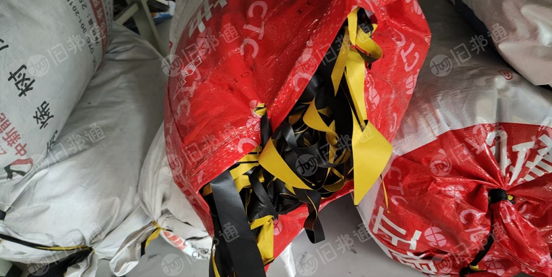 长期大量出售雨伞布下脚料,每个月20-40吨左右, 厂在河南周口
