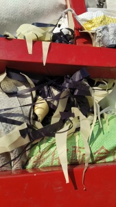 长期大量出售雨伞布，涤纶废布，涤纶开花料，带胶跟没带胶有分开，月供100多吨，货在浙江绍兴