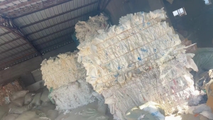 长期出售水洗乳白袋废料，现货9.6