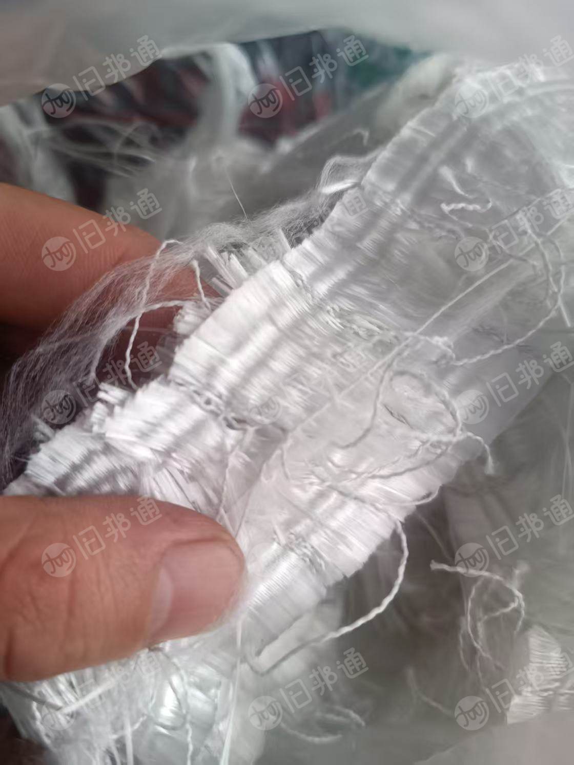 出售纺织厂下来的涤棉废丝,涤纶工业丝,中间有一跟细铁丝,现货5吨左右