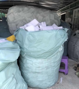 出售珍珠棉废料，礼盒下来的 ，现货4.2米一车