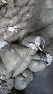 长期出售本白的纯棉废布，纯棉边角料，现货9.6米一车