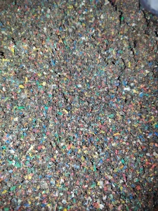 出售水粉电动车摩托车电线皮破碎料