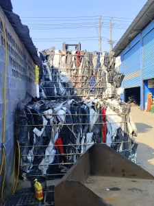 出售汽车上的PP保险杠压包