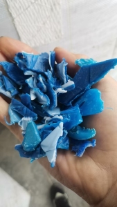 出售纯大蓝桶破碎料，干净的，现货40吨，造粒用