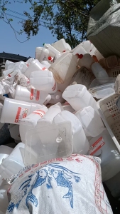 出售花乙压块（蓝桶和花乙一起压），涂料桶压块，大白乙压块，长期有货