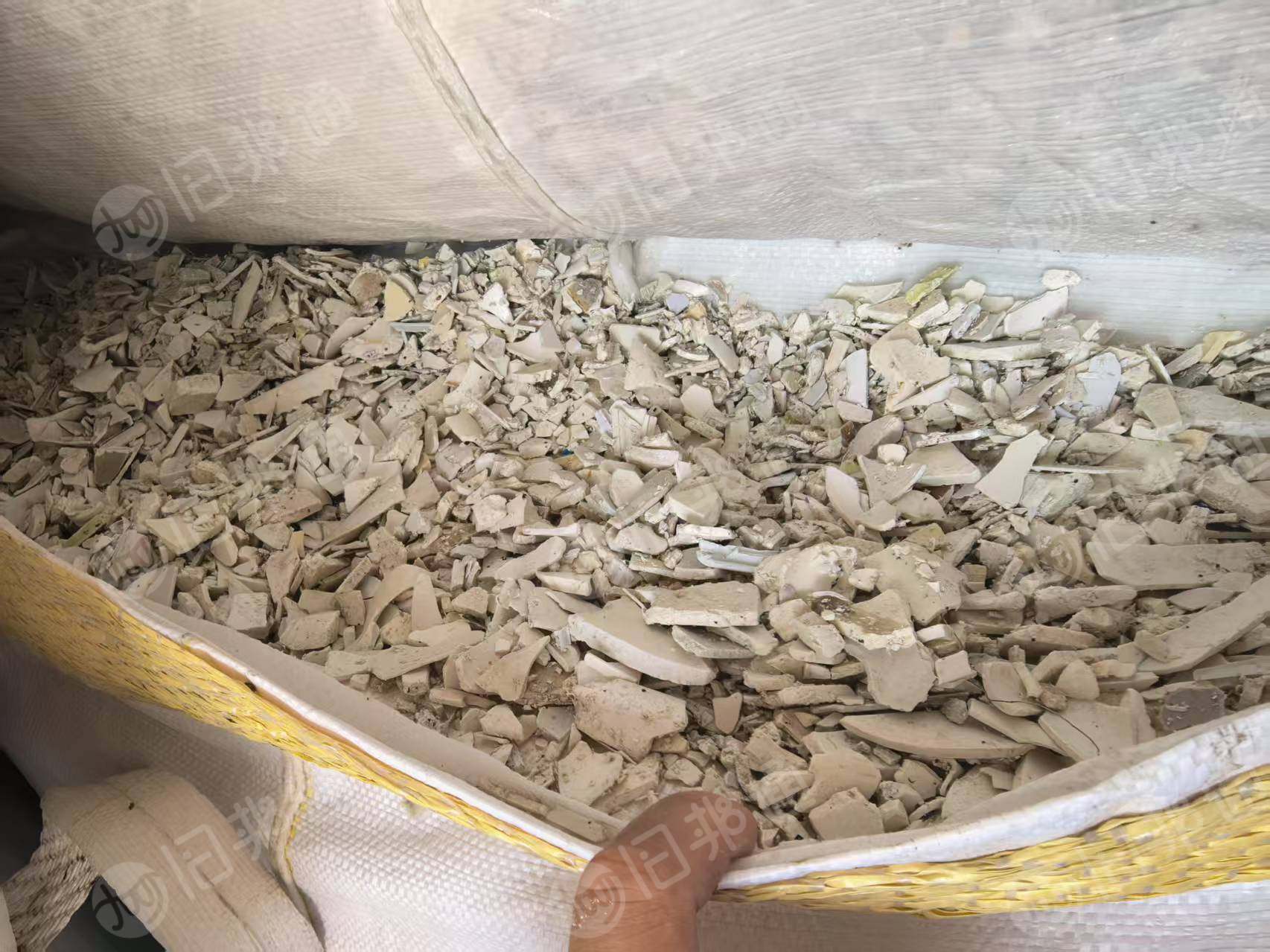 出售硬质PVC大小管破碎料，水粉的，长期有货