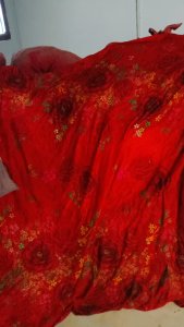 长期出售红色的纯棉床单被罩，被罩双层的多，现货四五吨