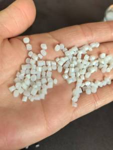 出售珍珠棉颗粒，红色、白色的多，月供20吨