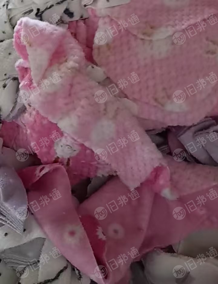 长期大量出售家纺厂下来的涤纶绒布,北极绒,珊瑚绒等,现货有5吨左右,货在河南漯河