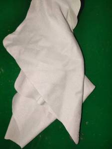 出售浅灰色，米黄眼镜布边角料，月供八九吨，货在湖北咸宁