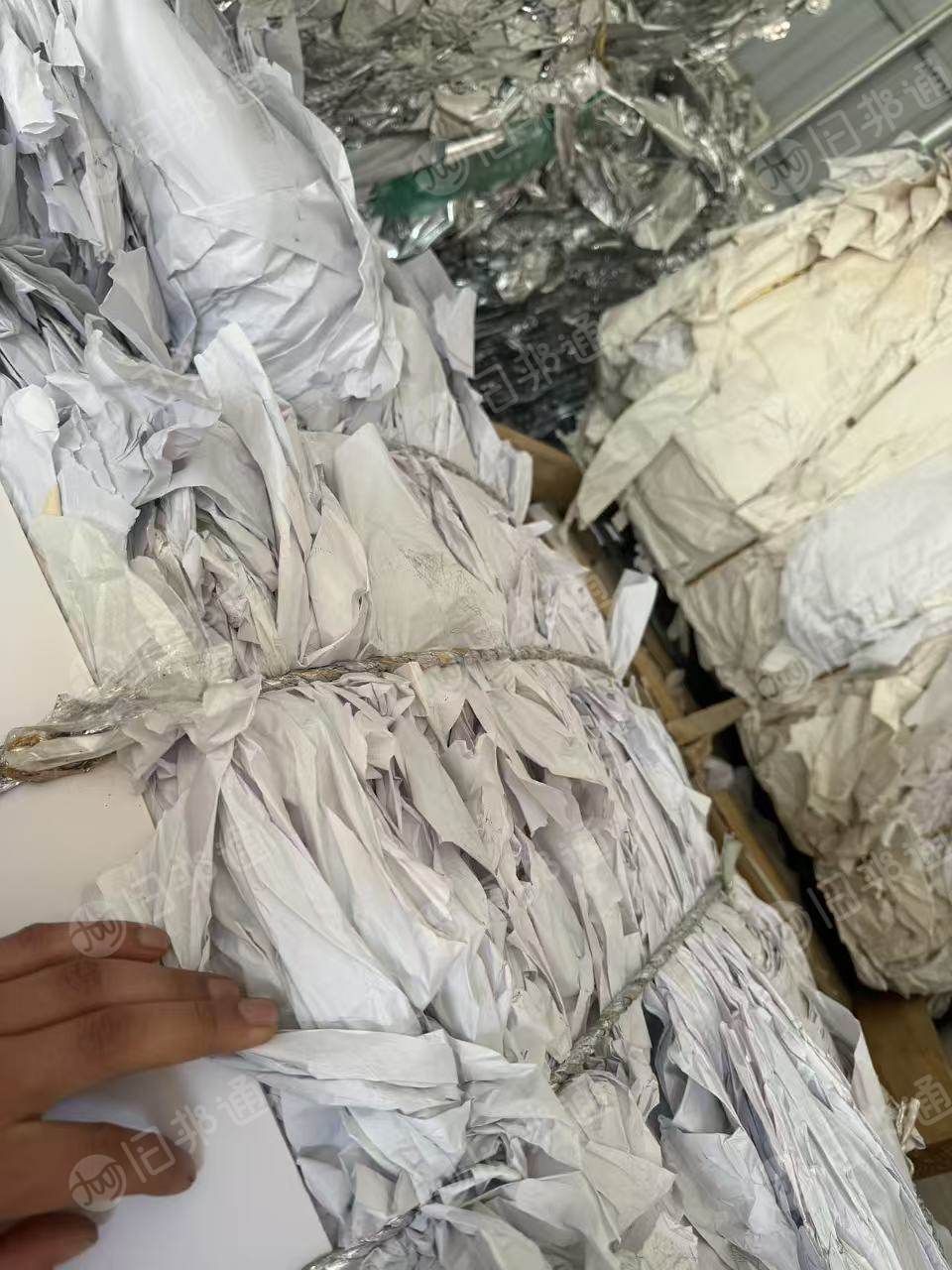 出售白纸废料,有多种材质,每种一个月各几吨