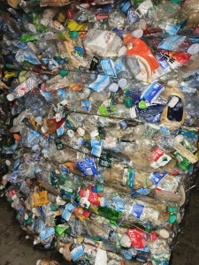 长期出售PET瓶砖，聚酯瓶砖