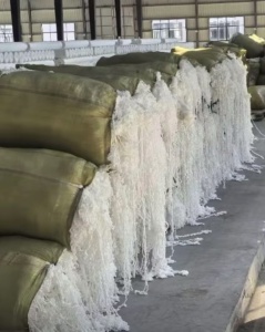 长期出售白色涤纶废丝，晒干的涤纶水丝，每月至少一车，货在浙江湖州