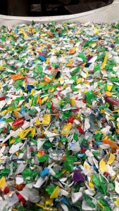 长期出售pp美缝胶管破碎料，花料