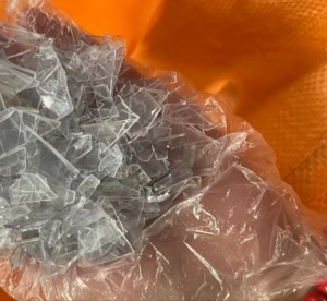 长期出售全新PVC水晶板破碎料