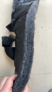 出售汽车内饰边料，黑色是PP/涤纶材质，很好撕。也有白色汽车门板隔音棉，浙江宁波