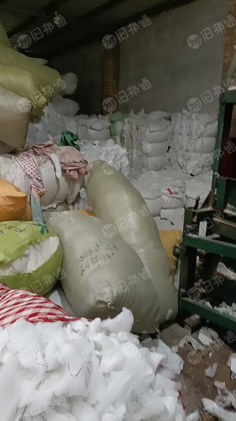 长期大量出售服装厂下来的丝绵下脚料,干净丝绵和线头棉,月供大几十吨,货在河北邢台