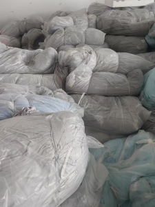 出售凉感丝面料，正品库存货，现货有20吨左右，货在江苏常熟