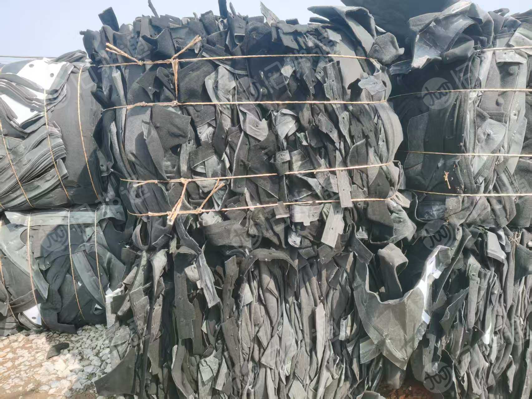 长期出售地毯边角料,汽车内饰料,pet复合pp材质,月供60吨左右,货在四川成都