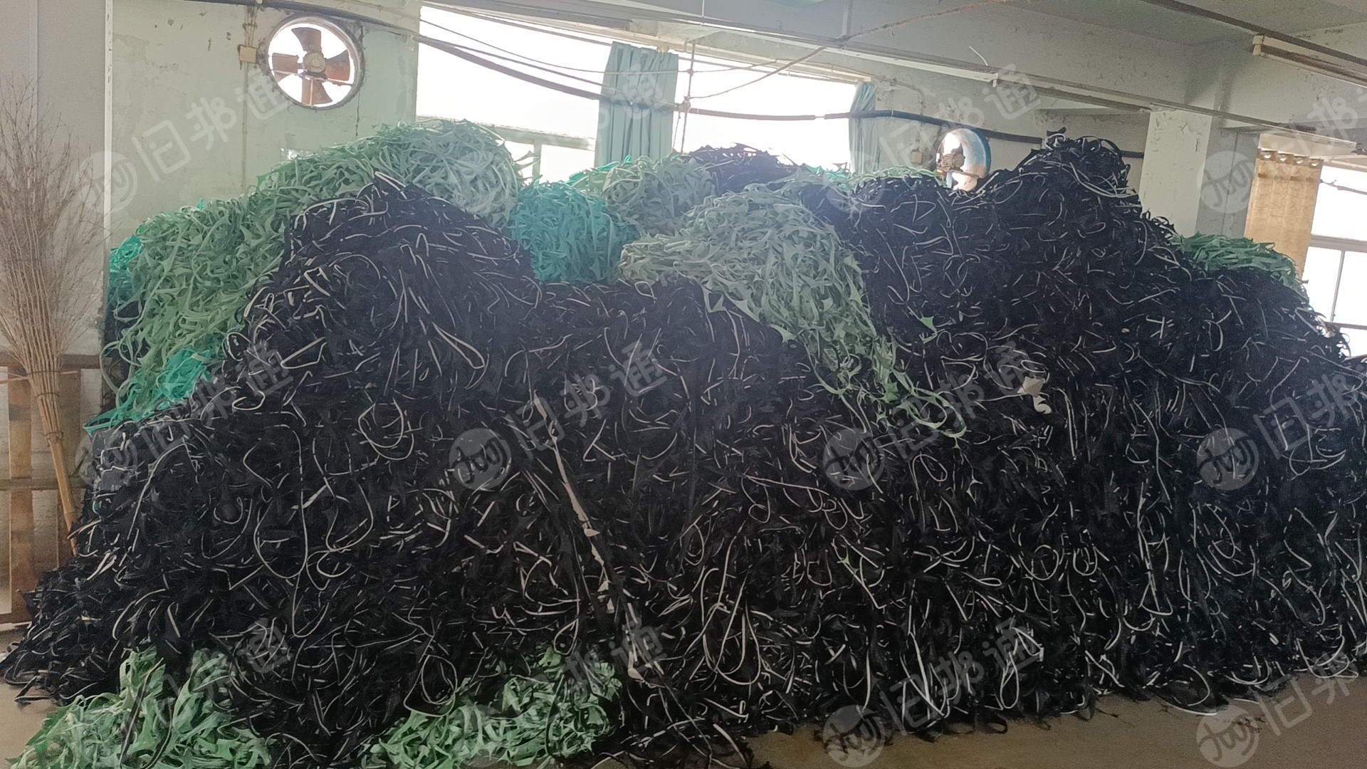 厂家出售航空眼罩下脚料,四层边角料,废布料。厂在安徽蚌埠