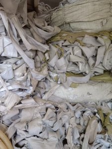 长期出售土工布下来的涤纶无纺布,无纺布边角料,现货四吨左右