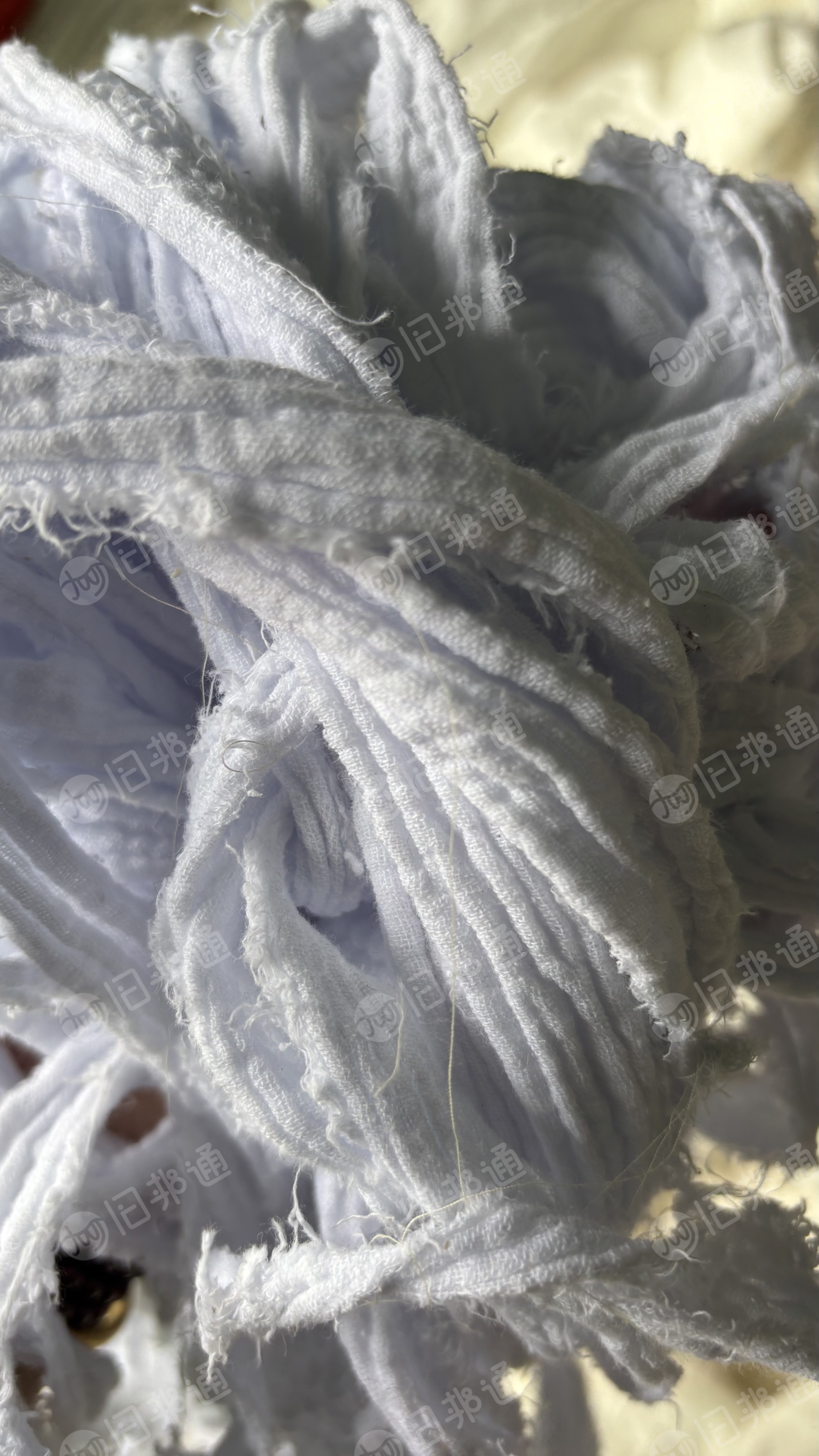 长期出售梭织纯棉废布，纯棉边角料，可以褪色，白色现货十几吨