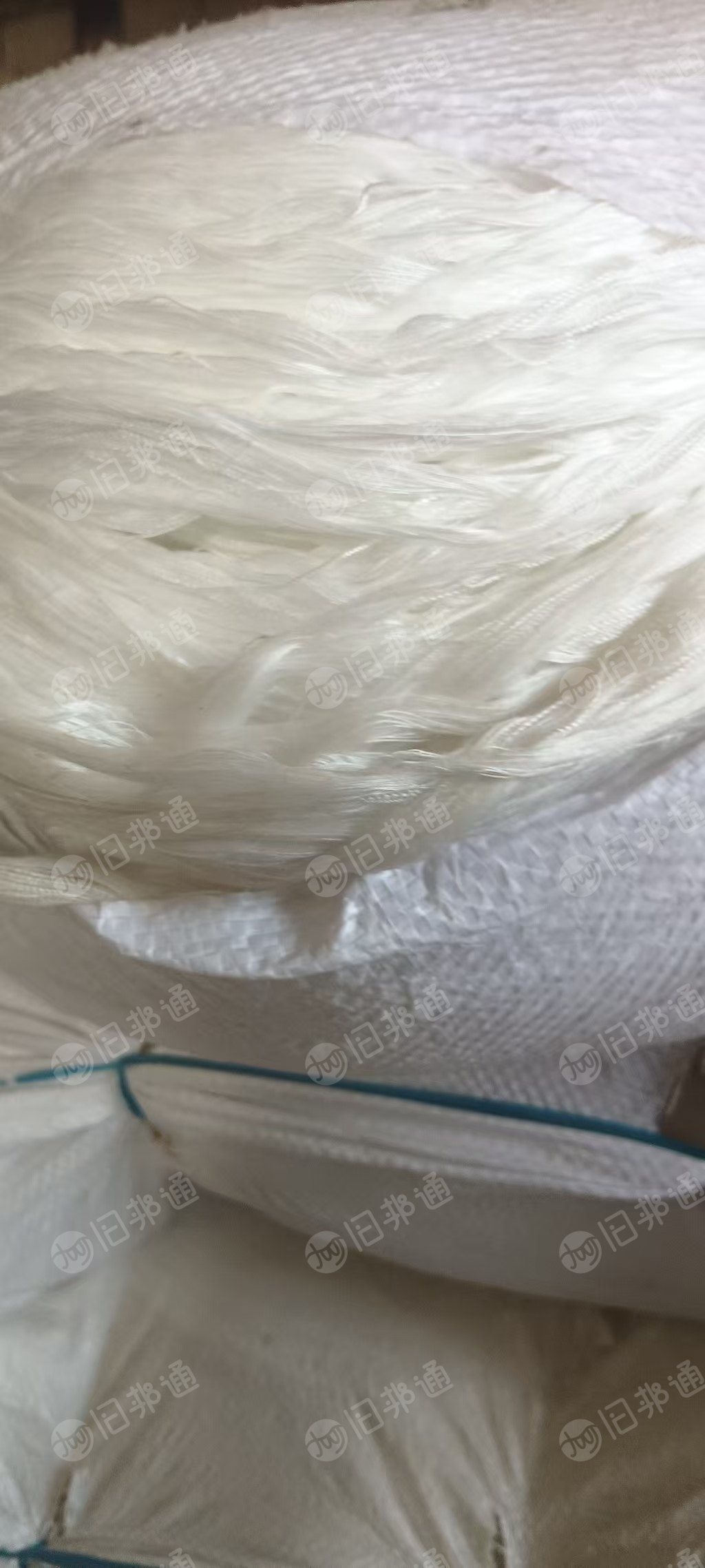 出售绳子原料，涤纶纱线，可做打绳子用，做拖把用，现货8吨左右