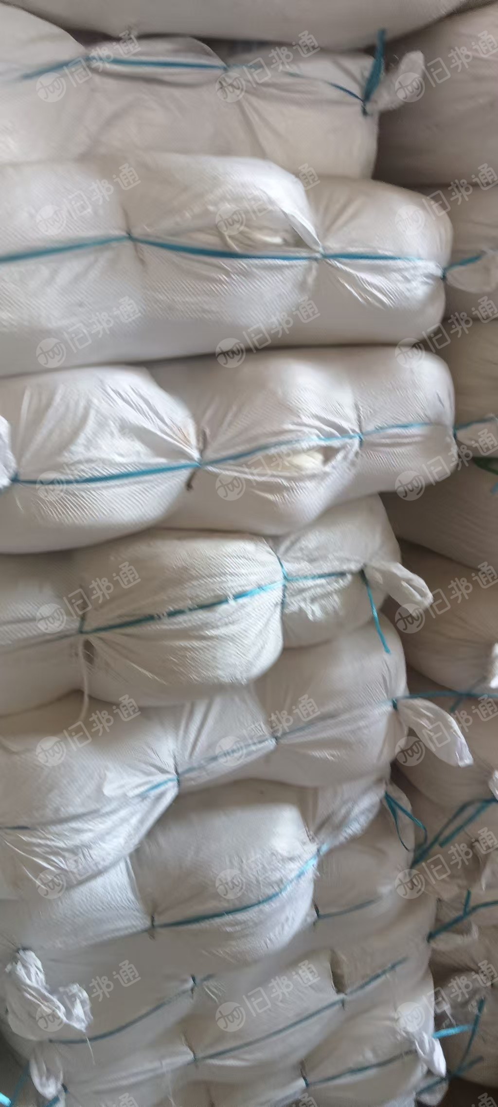 出售绳子原料，涤纶纱线，可做打绳子用，做拖把用，现货8吨左右