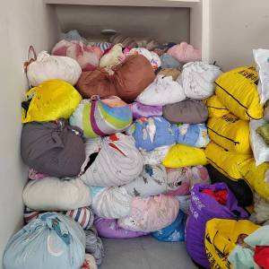 长期出售旧衣服分拣货，目前毛衣统货在出，现货4-6吨，厂在云南红河