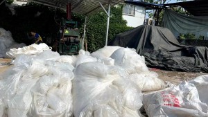 长期出售高压膜，装是石英砂下来的，要水洗，月供10吨左右