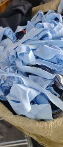 长期出售浅色的纯棉废布，棉布，现货十吨左右