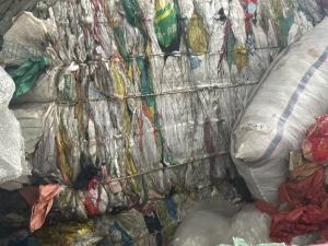 出售水洗PP编织袋废料,现货够挂车