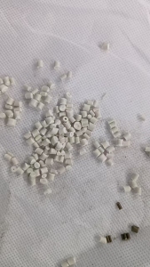 出售PP无纺布颗粒，过120目，有杂色和白色，都够挂车