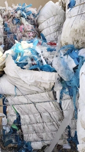 出售PET杂膜废料，现货两挂