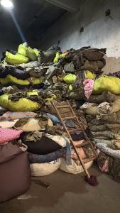 长期出售带印花的锦纶废布，带点轻浆，掺着造粒，每月30多吨，货在浙江湖州