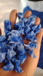 出售蓝色低压破碎料，现货九米六一车