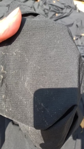 长期出售纯锦纶废布，黑色藏青色比较多，彩色比较少，厂在浙江杭州