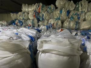 包装厂废料处理，现货100吨，里面气泡膜、珍珠棉、高压膜都有