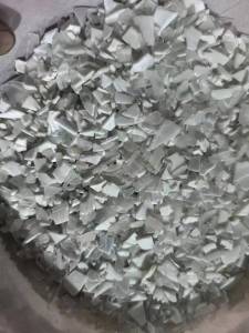 长期出售白色pp美缝胶管破碎料