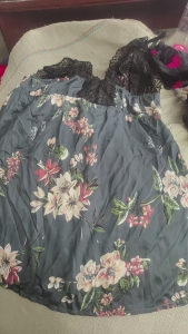 现货处理一批库存情趣服装，也有杂的库存服装，现货有3000多套，货在江苏连云港