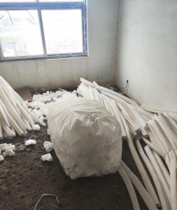 出售EPE珍珠棉废料，现货十几个包，给钱就出