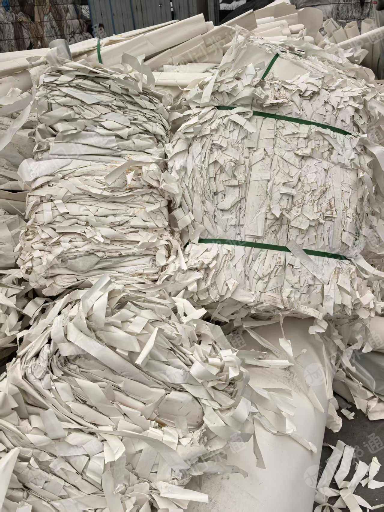 出售皮革纸边角料,无膜带膜混打