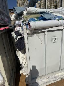 现货处理一批桃皮印花布料，库存布，克重100g，都是安踏和特步的面料，货在福建泉州石狮 