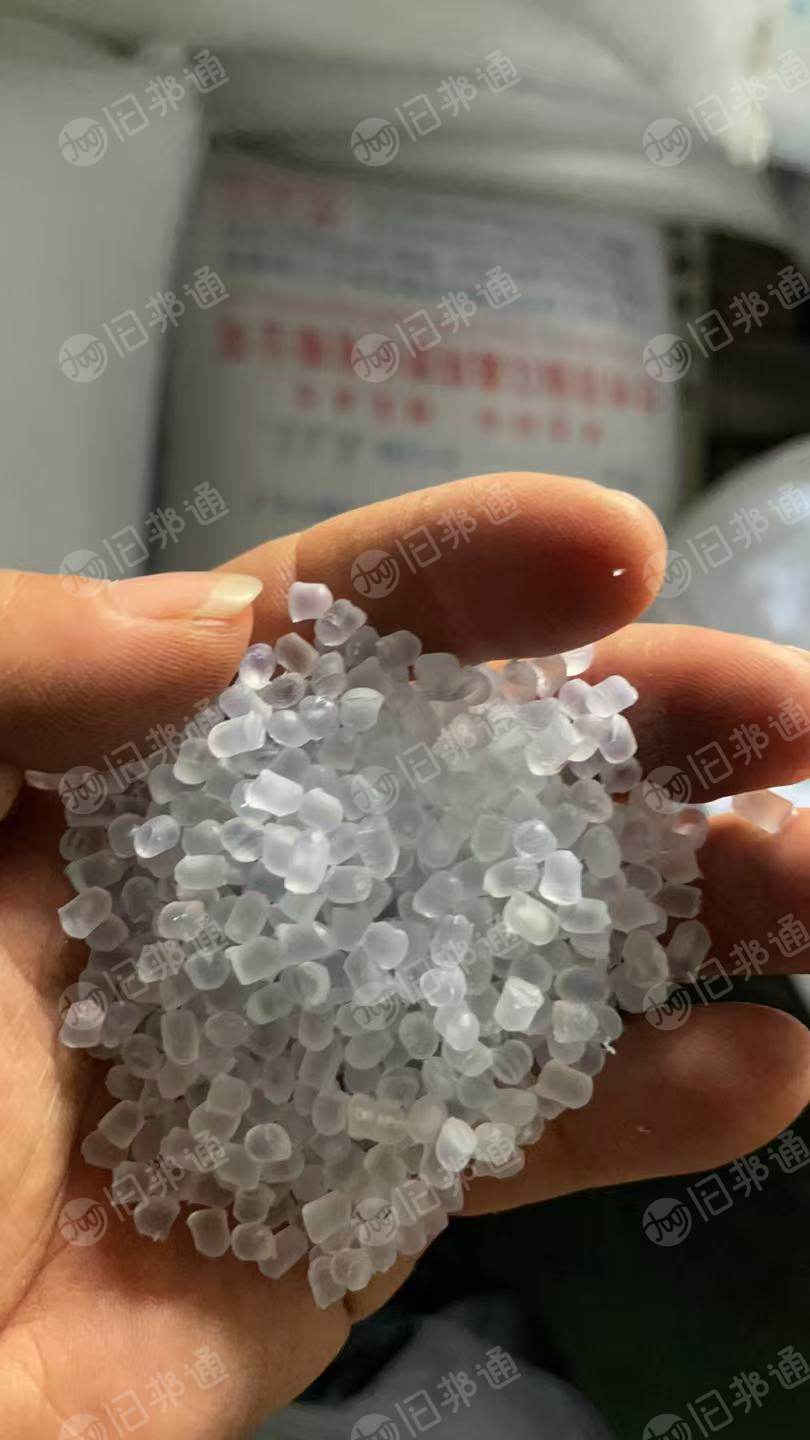 长期出售PVC新料颗粒和回料黑色颗粒,PVC透明颗粒等都有